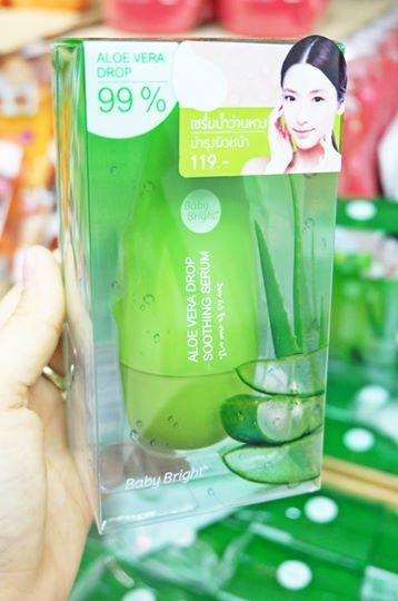 Освежающая сыворотка с Гиалуроновой Кислотой и Алоэ+ Обогащена сочным 99% соком Алоэ и вытяжкой из Portulaca grandiflora (Портулака крупноцветкового). Быстро и интенсивно впитывается в кожу и гидратирует ее немедленно. Новая сыворотка от Baby Bright помогает успокоить уставшую кожу от вредного воздействия солнечных лучей и загрязнений, давая коже чувство обновления и расслабления. Помогает уменьшить появление покраснений и акне. Кожа выглядит значительно более сияющей и естественной.