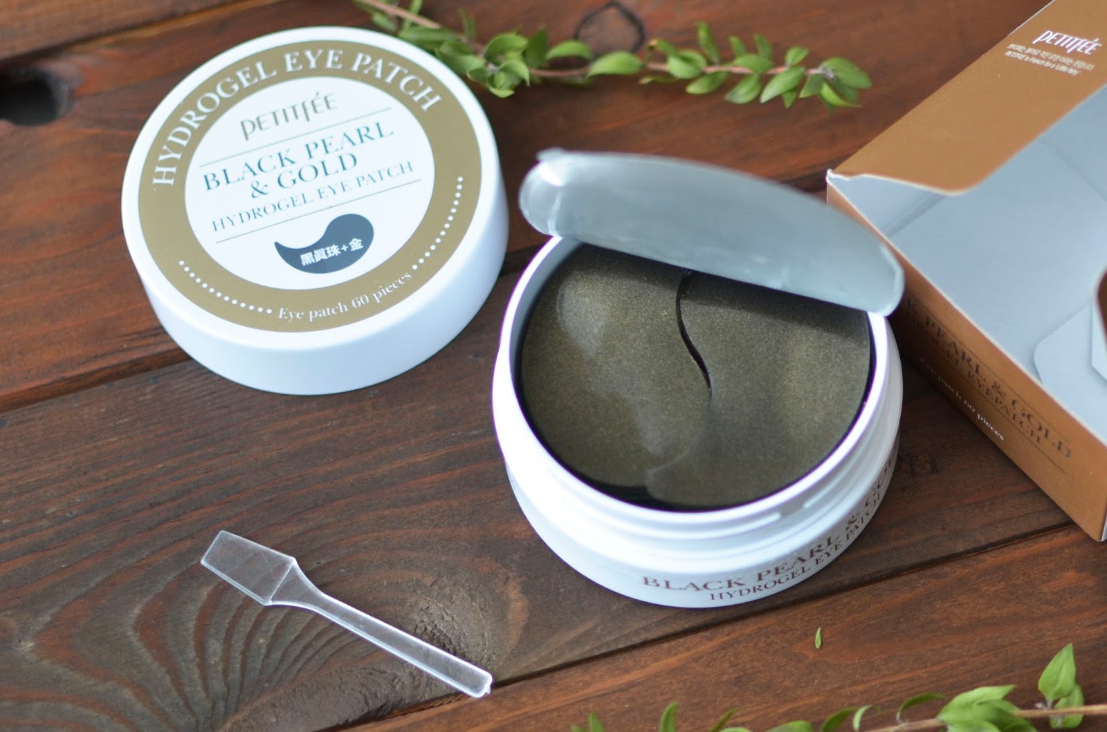 Гидрогелевые патчи из Кореи для лифтинга кожи вокруг глаз с черным жемчугом и золотом PETITFEE Black Pearl & Gold Hydrogel Eye Patch