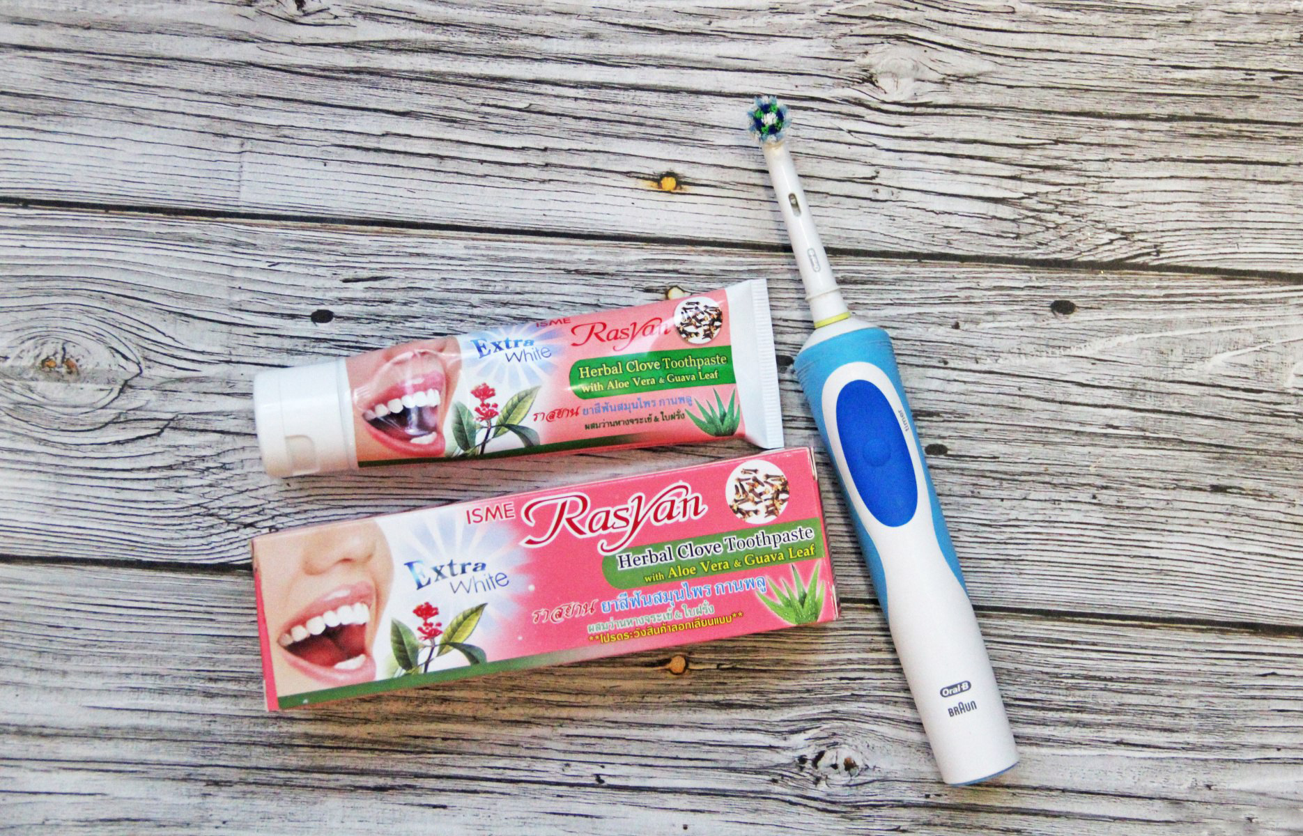 Тайская отбеливающая зубная паста Rasyan с экстрактами гуавы и алое веры Toothpaste With Aloe Vera & Guava Leaf 100 гр.